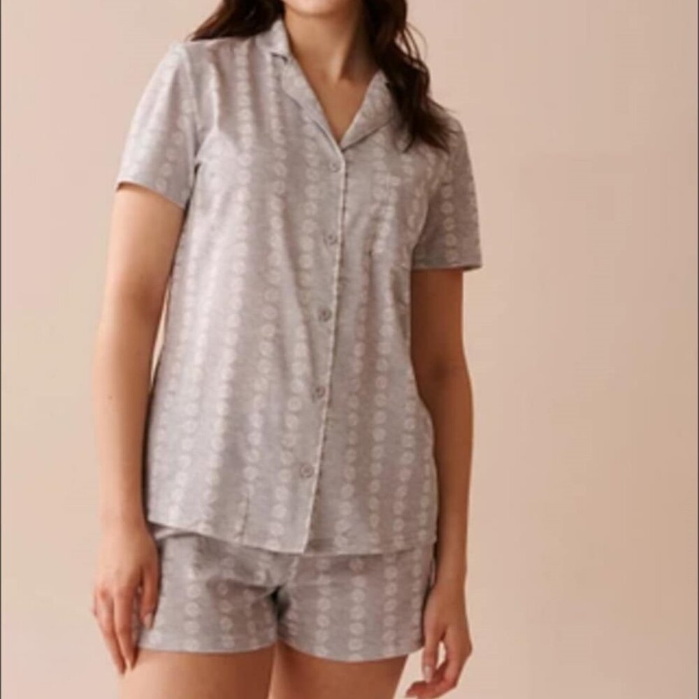 La Vie en Rose  gray & white floral short pajamas